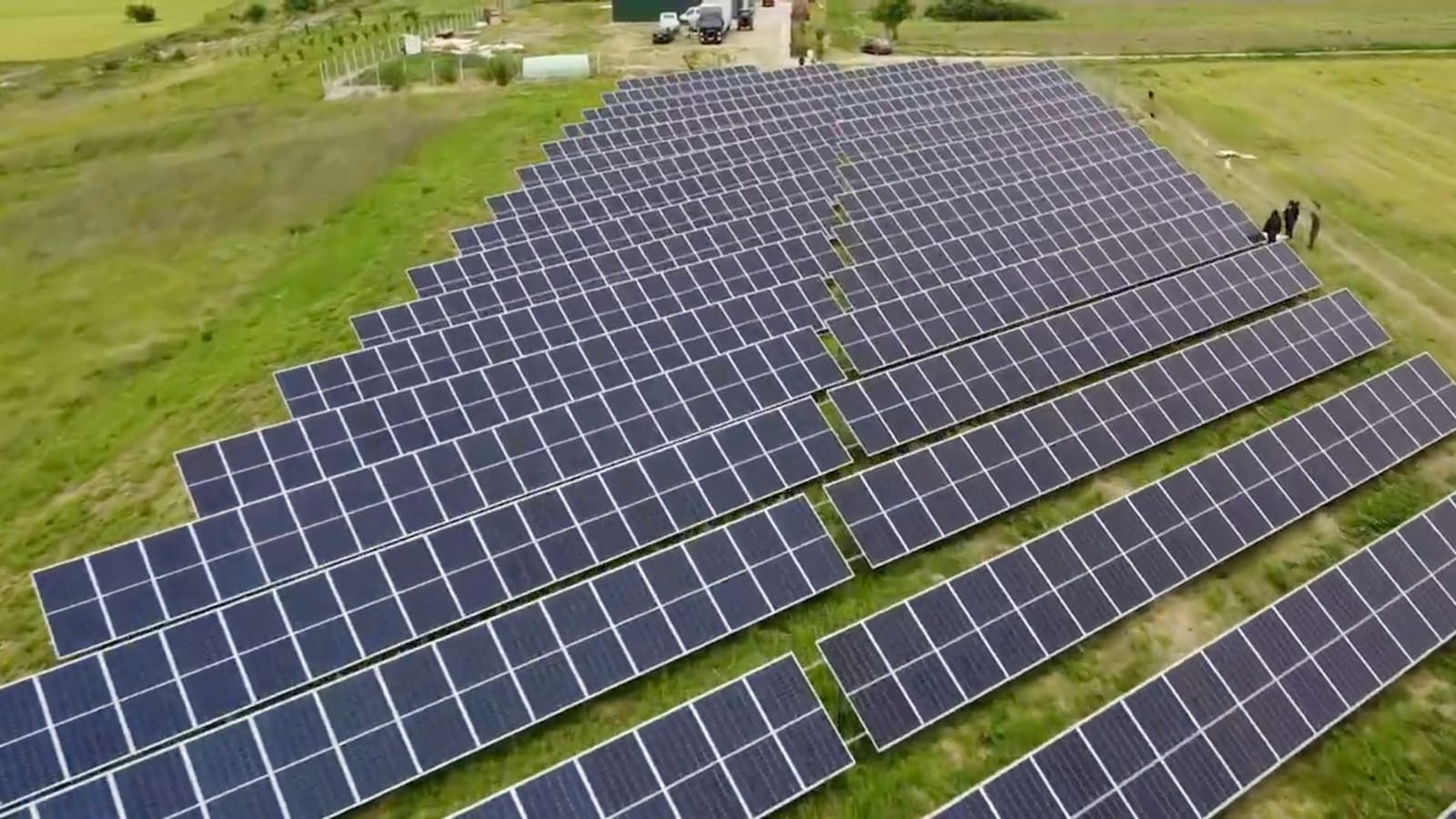 Structuri fotovoltaice la sol Rometale, vedere aeriană