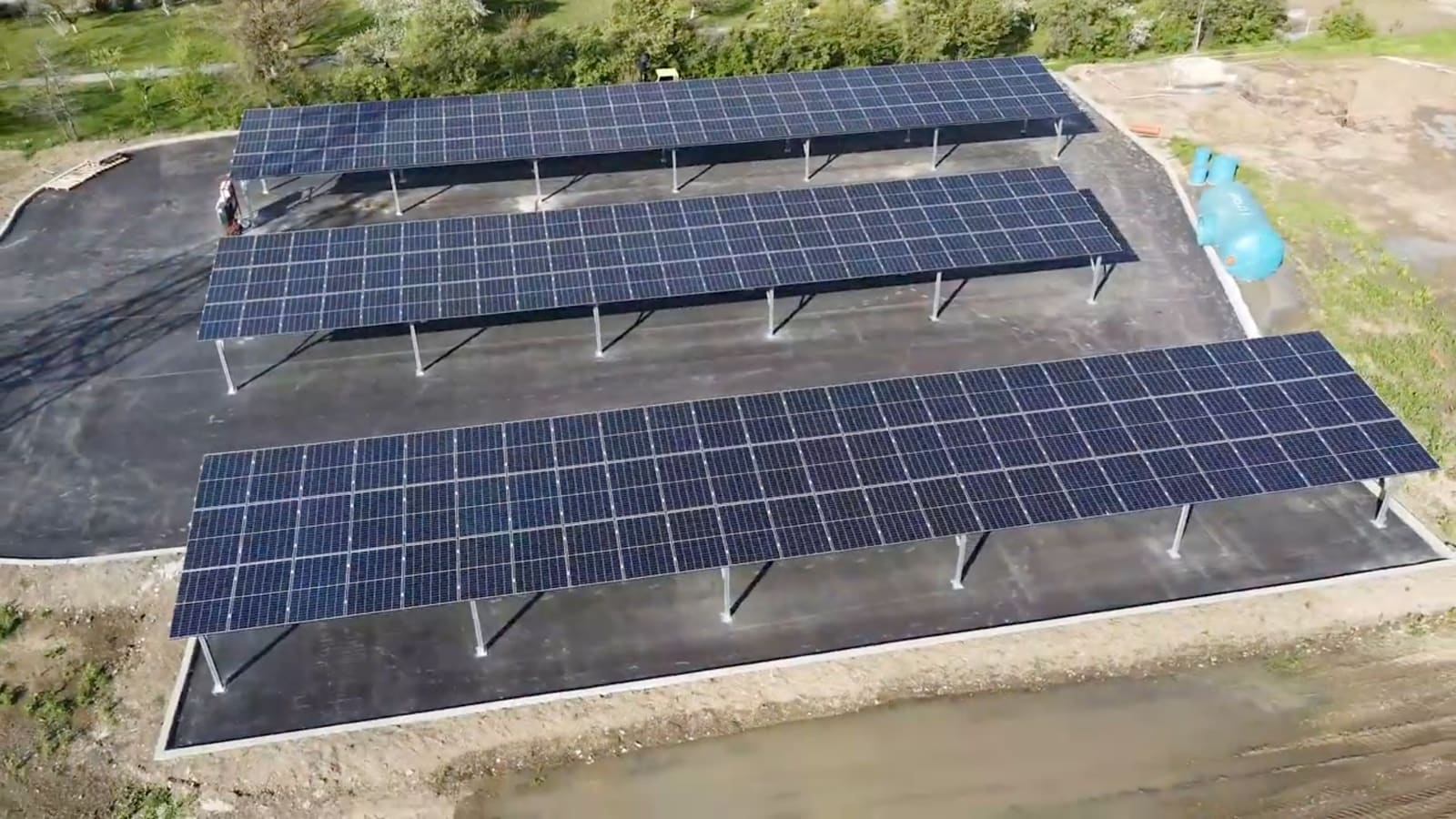Carport fotovoltaic montat de Rometale