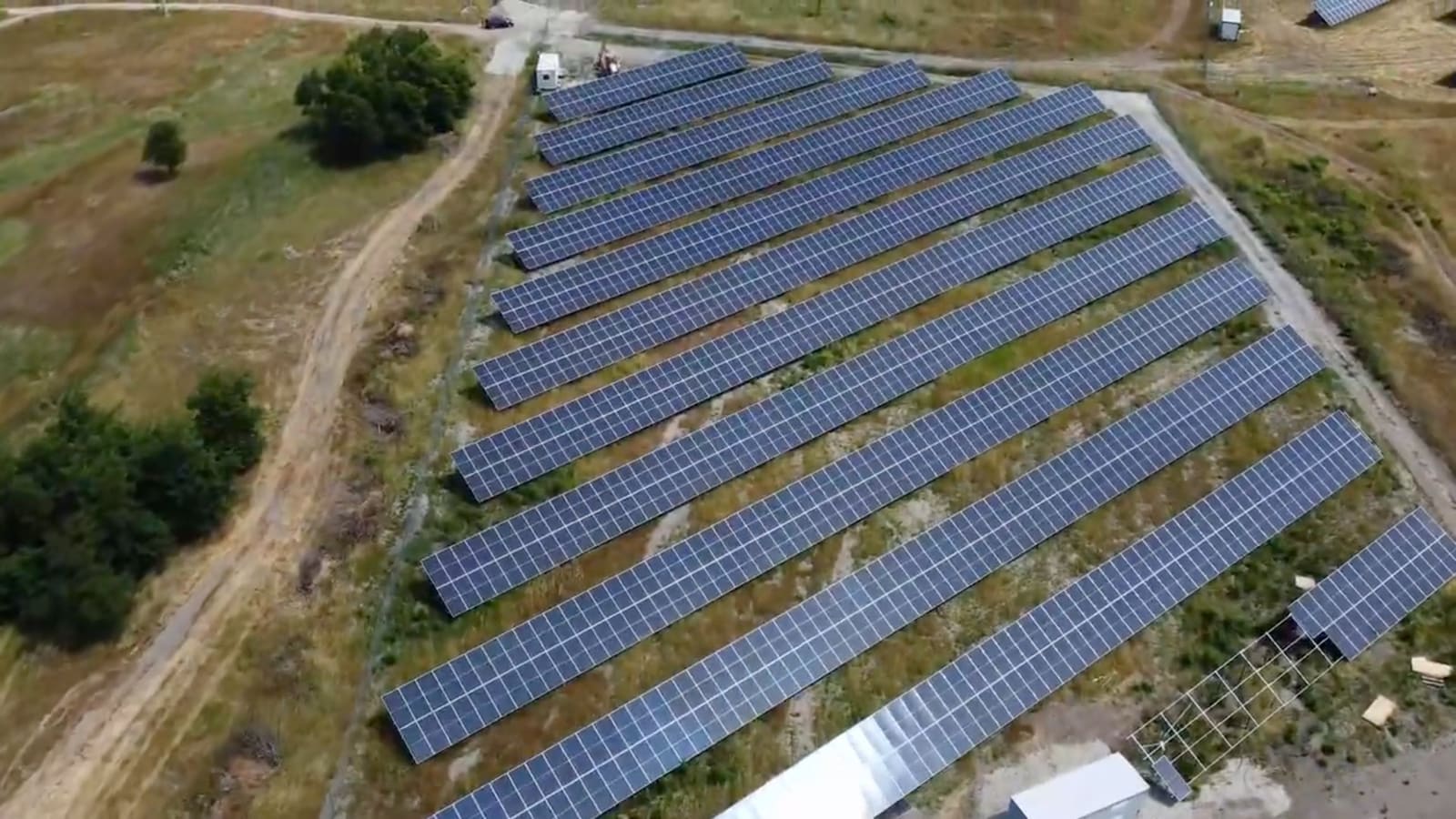 Parc fotovoltaic pe structuri Rometale, vedere aeriană